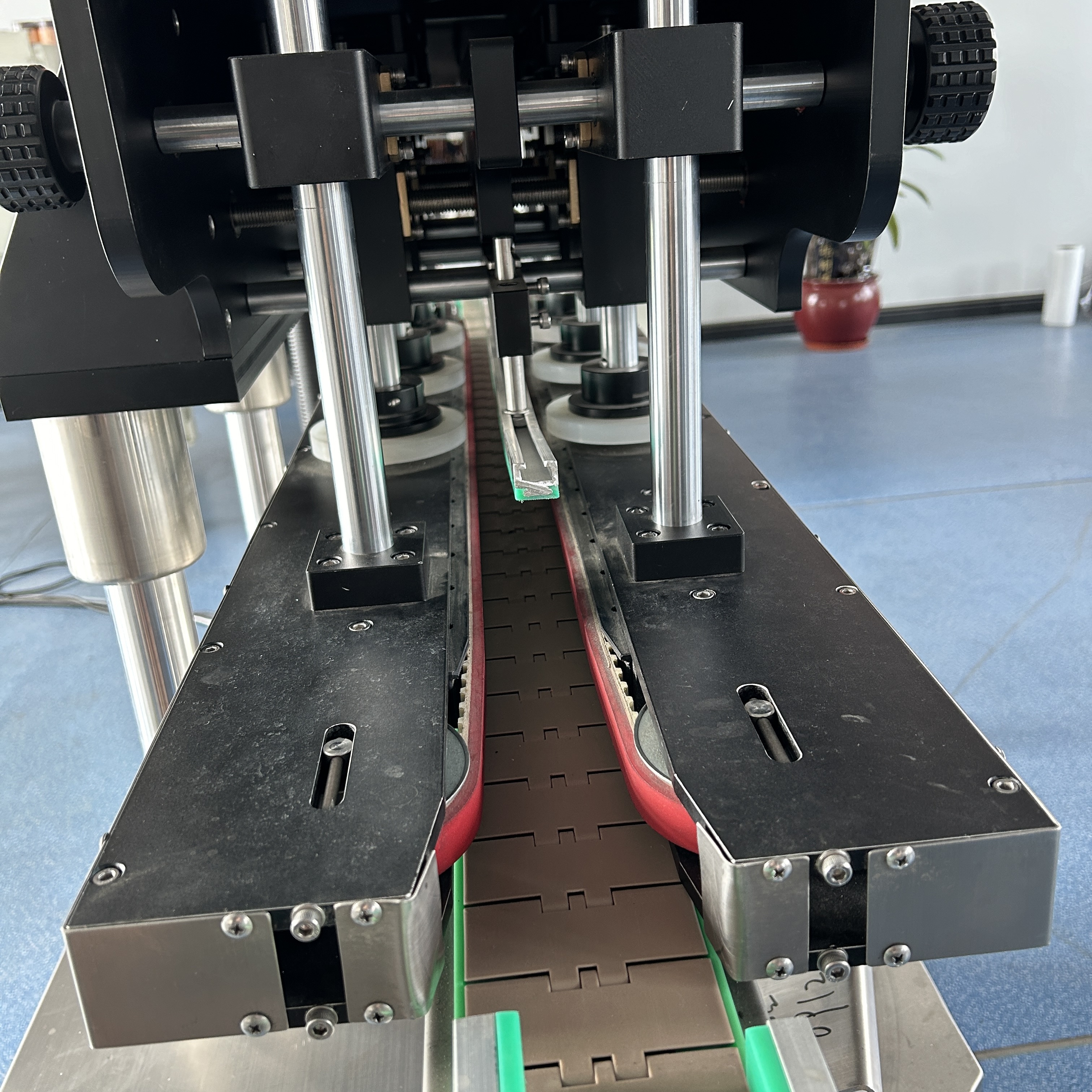 SPX Full Automatic Capping Machine Linear Capping