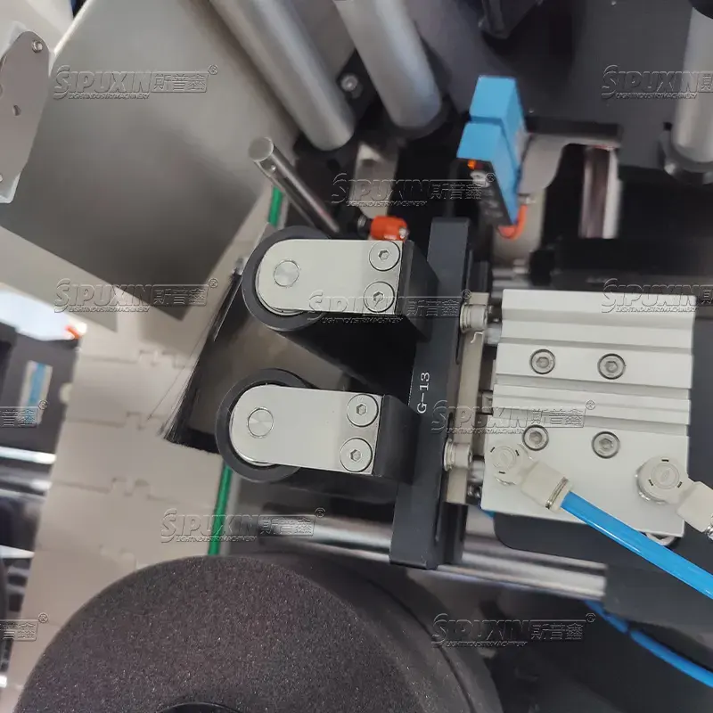 Machine d'étiquetage automatique complète à double face pour équipement d'étiquetage des autocollants à bouteille ronde et plat