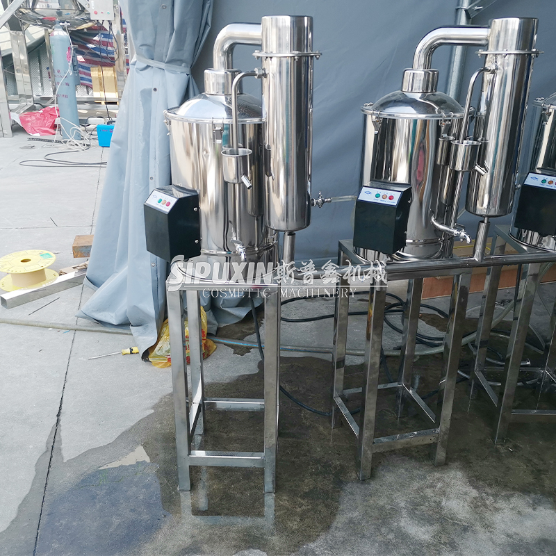 Équipement d'extraction d'eau distillée pour l'extraction d'huile essentielle des plantes