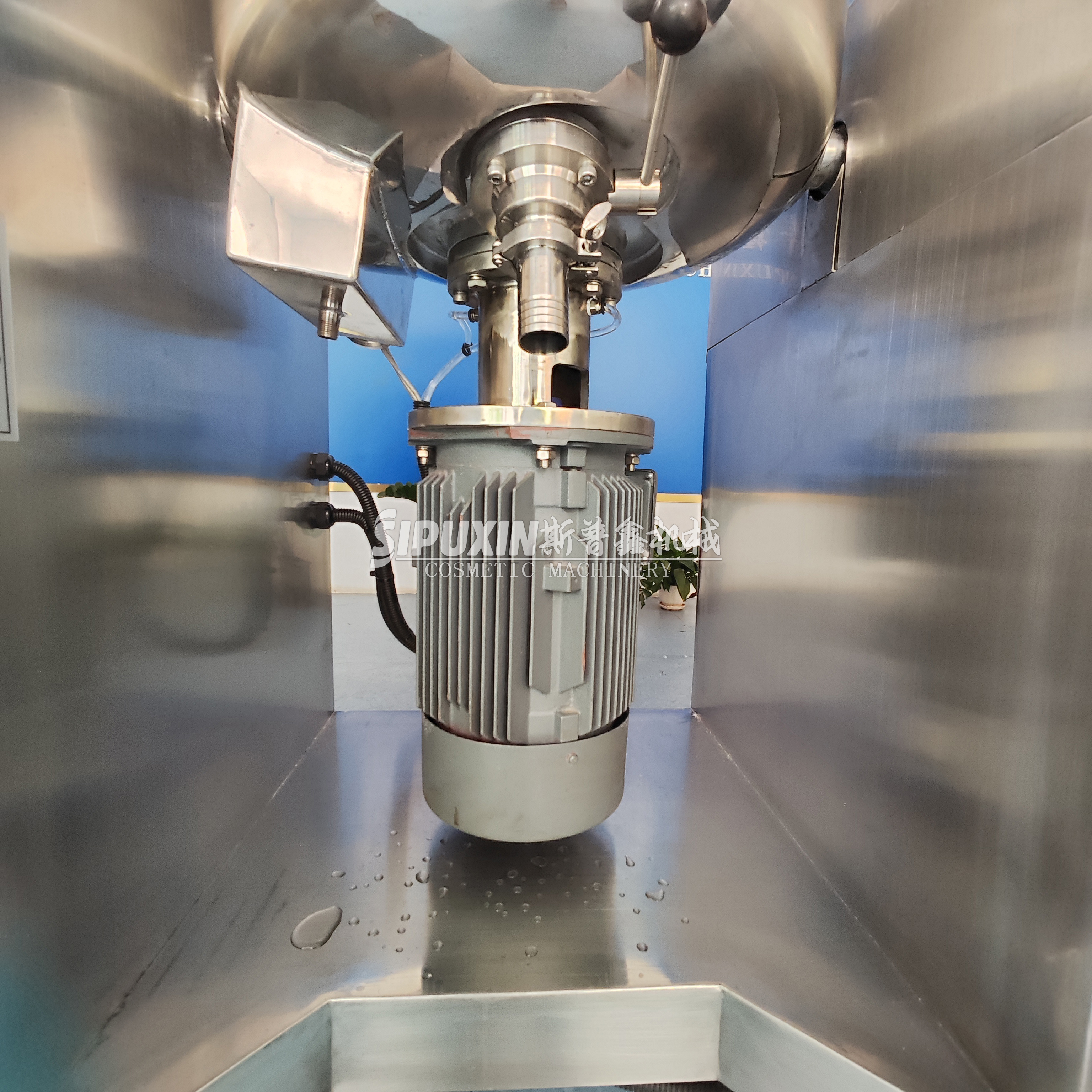Homogénéisateur de laboratoire Lotion corporelle de 50 kg fabrication de machine à vide homogénéisateur émulsifiant mélangeur pour cosmétiques